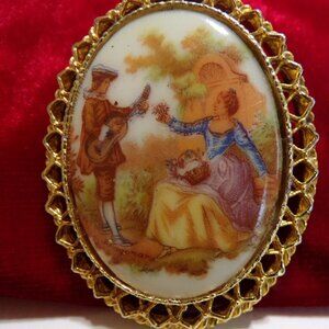 Vintage Cameo Pendant/Pin porcelain w/goldtone Victorian